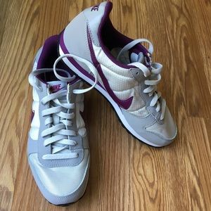 Women's Nike size 9.5 Internationals